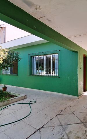Casa para alugar com 267m², 4 quartos e 6 vagas Casa para alugar com 267m², 4 quartos e 6 vagasÁrea Externa