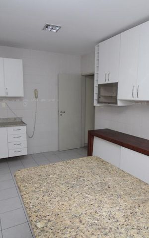 Apartamento à venda com 156m², 3 quartos e 2 vagasCozinha