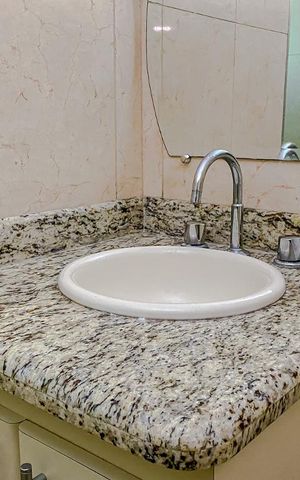 Apartamento à venda com 80m², 2 quartos e 2 vagasDetalhe Banheiro