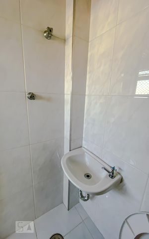 Apartamento à venda com 80m², 2 quartos e 2 vagasBanheiro de Serviço