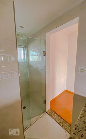 Apartamento à venda com 80m², 2 quartos e 2 vagasBanheiro da Suite