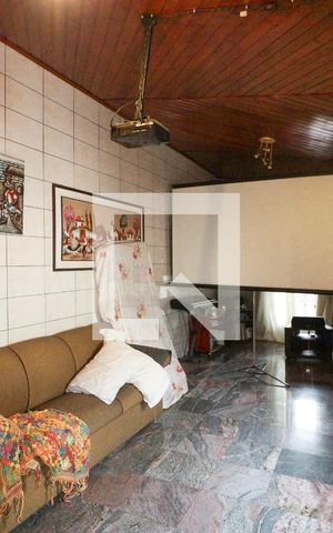 Casa à venda com 500m², 4 quartos e 8 vagasHall