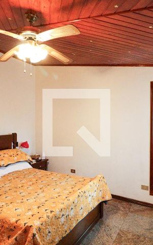 Casa à venda com 500m², 4 quartos e 8 vagasSuíte 2