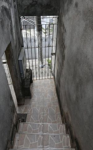 Casa à venda com 125m², 3 quartos e 1 vagaEscadas de entrada