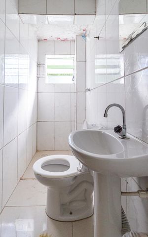 Casa à venda com 35m², 1 quarto e sem vaga Casa à venda com 35m², 1 quarto e sem vagaBanheiro