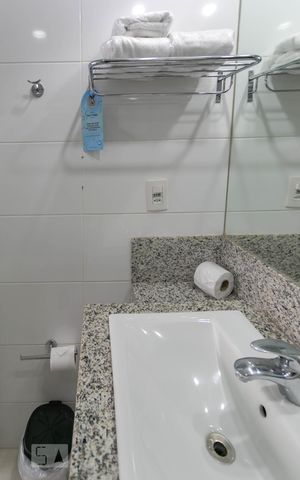Studio para alugar com 30m², 1 quarto e sem vaga Studio para alugar com 30m², 1 quarto e sem vagaBanheiro