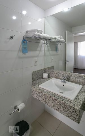 Studio para alugar com 30m², 1 quarto e sem vaga Studio para alugar com 30m², 1 quarto e sem vagaBanheiro