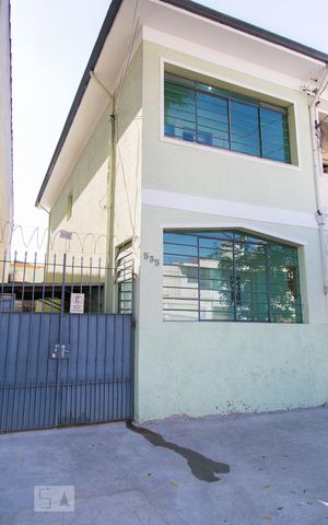 Casa à venda com 90m², 3 quartos e 2 vagas Casa à venda com 90m², 3 quartos e 2 vagasFachada