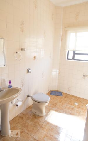 Casa à venda com 90m², 3 quartos e 2 vagas Casa à venda com 90m², 3 quartos e 2 vagasBanheiro Social