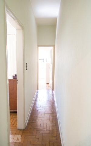 Casa à venda com 90m², 3 quartos e 2 vagas Casa à venda com 90m², 3 quartos e 2 vagasCorredor