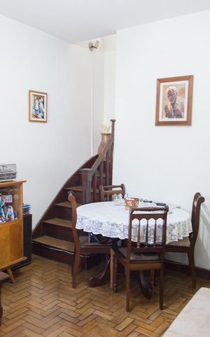 Casa à venda com 90m², 3 quartos e 2 vagas Casa à venda com 90m², 3 quartos e 2 vagasSala