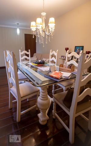 Apartamento à venda com 380m², 3 quartos e 2 vagas Apartamento à venda com 380m², 3 quartos e 2 vagasDetalhe Sala de Jantar