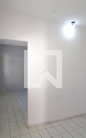 Casa para alugar com 40m², 1 quarto e sem vaga Casa para alugar com 40m², 1 quarto e sem vagaSala