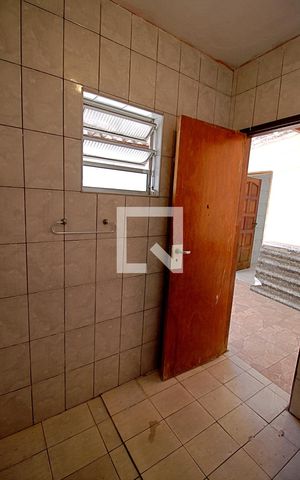 Casa para alugar com 40m², 1 quarto e sem vaga Casa para alugar com 40m², 1 quarto e sem vagaBanheiro