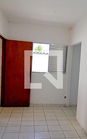 Casa para alugar com 40m², 1 quarto e sem vaga Casa para alugar com 40m², 1 quarto e sem vagaSala