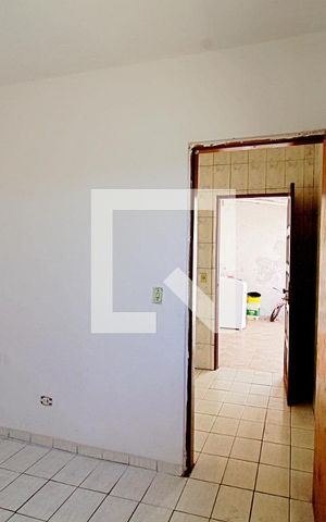 Casa para alugar com 40m², 1 quarto e sem vaga Casa para alugar com 40m², 1 quarto e sem vagaSala