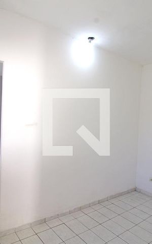 Casa para alugar com 40m², 1 quarto e sem vaga Casa para alugar com 40m², 1 quarto e sem vagaSala