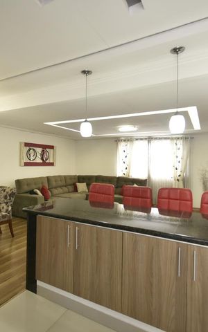 Casa à venda com 260m², 7 quartos e 4 vagasSala 2 e cozinha americana