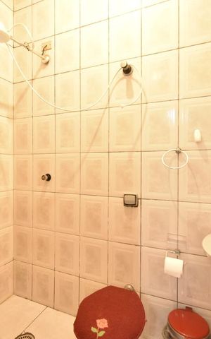 Casa à venda com 260m², 7 quartos e 4 vagasBanheiro 2