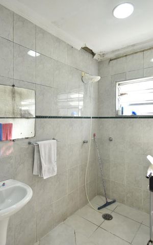 Casa à venda com 260m², 7 quartos e 4 vagasBanheiro da suite