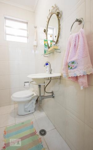 Casa à venda com 110m², 3 quartos e 2 vagasLavabo