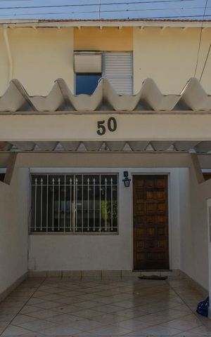 Casa de condomínio à venda com 110m², 3 quartos e 2 vagasFachada