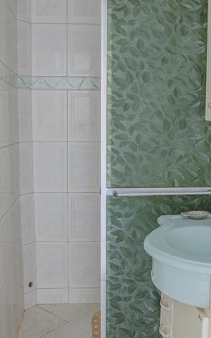 Casa de condomínio à venda com 110m², 3 quartos e 2 vagasBanheiro
