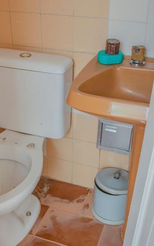 Casa de condomínio à venda com 110m², 3 quartos e 2 vagasBanheiro de serviço