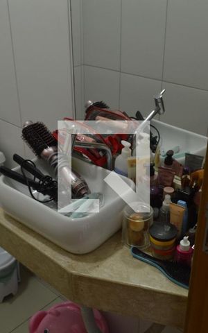Casa de condomínio à venda com 200m², 3 quartos e 1 vagaLavabo