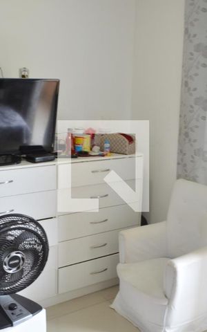 Casa de condomínio à venda com 200m², 3 quartos e 1 vagaSuíte 2