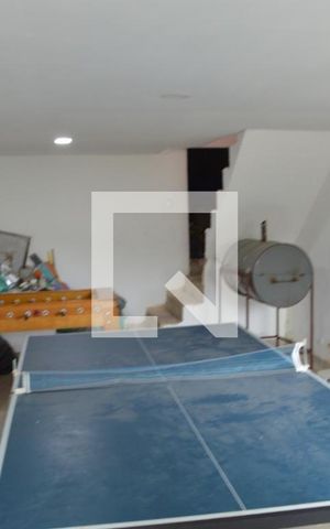 Casa de condomínio à venda com 200m², 3 quartos e 1 vagaSalão