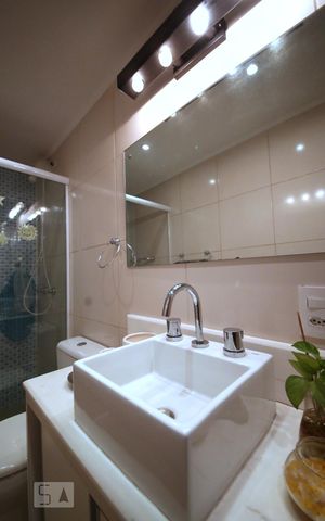 Apartamento à venda com 86m², 2 quartos e 2 vagasBanheiro 