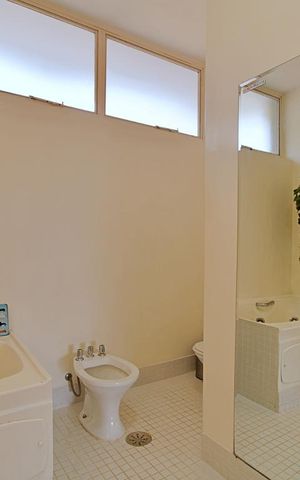 Casa para alugar com 550m², 3 quartos e 6 vagas Casa para alugar com 550m², 3 quartos e 6 vagasBanheiro da Suíte