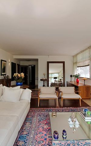 Casa para alugar com 550m², 3 quartos e 6 vagas Casa para alugar com 550m², 3 quartos e 6 vagasSala