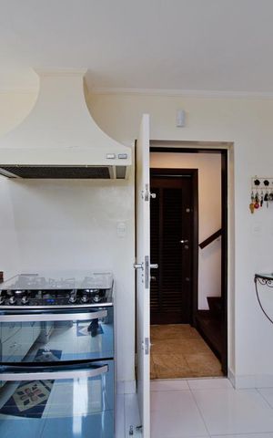 Casa para alugar com 550m², 3 quartos e 6 vagas Casa para alugar com 550m², 3 quartos e 6 vagasCozinha