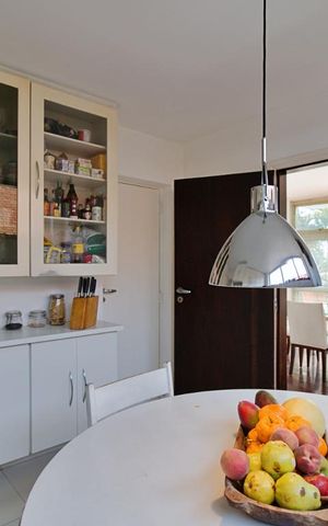 Casa para alugar com 550m², 3 quartos e 6 vagas Casa para alugar com 550m², 3 quartos e 6 vagasCopa