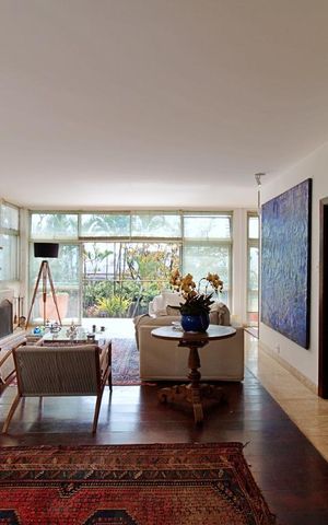 Casa para alugar com 550m², 3 quartos e 6 vagas Casa para alugar com 550m², 3 quartos e 6 vagasSala