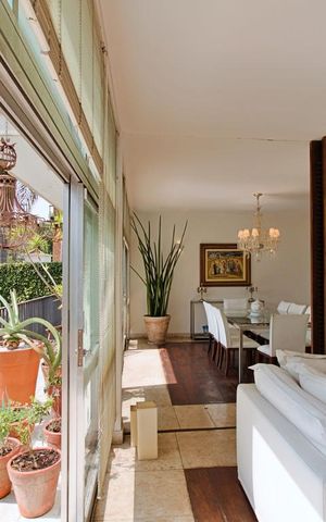 Casa para alugar com 550m², 3 quartos e 6 vagas Casa para alugar com 550m², 3 quartos e 6 vagasSala
