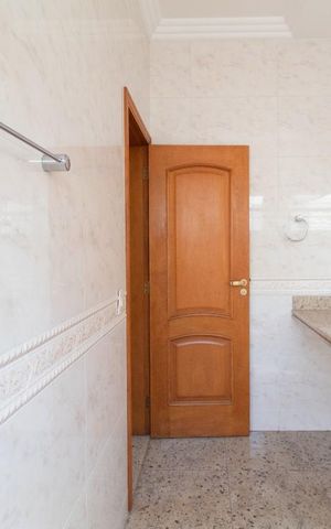 Casa à venda com 534m², 5 quartos e 8 vagas Casa à venda com 534m², 5 quartos e 8 vagasBanheiro da suíte 2