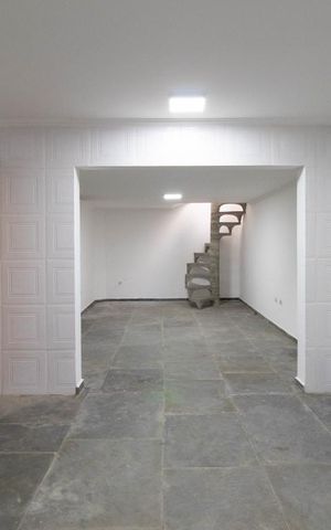 Casa à venda com 534m², 5 quartos e 8 vagas Casa à venda com 534m², 5 quartos e 8 vagasGaragem