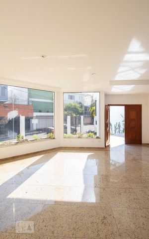 Casa à venda com 534m², 5 quartos e 8 vagas Casa à venda com 534m², 5 quartos e 8 vagasSala