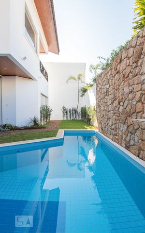 Casa à venda com 534m², 5 quartos e 8 vagas Casa à venda com 534m², 5 quartos e 8 vagasÁrea externa