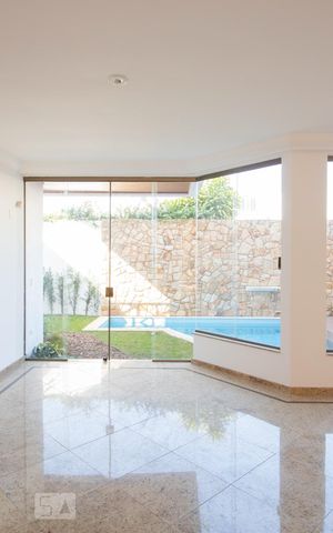 Casa à venda com 534m², 5 quartos e 8 vagas Casa à venda com 534m², 5 quartos e 8 vagasSala