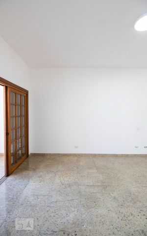 Casa à venda com 534m², 5 quartos e 8 vagas Casa à venda com 534m², 5 quartos e 8 vagasSuíte 5