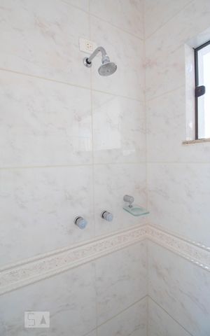 Casa à venda com 534m², 5 quartos e 8 vagas Casa à venda com 534m², 5 quartos e 8 vagasBanheiro da suíte 5