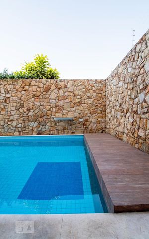 Casa à venda com 534m², 5 quartos e 8 vagas Casa à venda com 534m², 5 quartos e 8 vagasÁrea externa