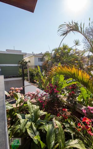 Casa à venda com 534m², 5 quartos e 8 vagas Casa à venda com 534m², 5 quartos e 8 vagasVista