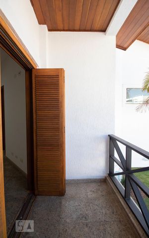 Casa à venda com 534m², 5 quartos e 8 vagas Casa à venda com 534m², 5 quartos e 8 vagasVaranda da Suíte 5