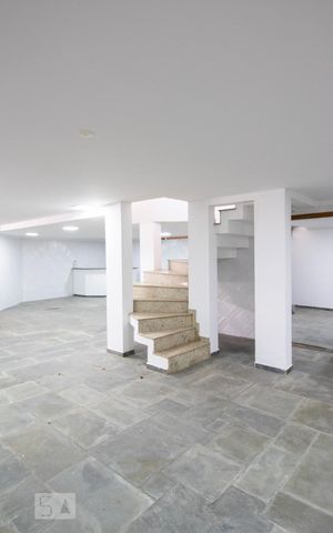 Casa à venda com 534m², 5 quartos e 8 vagas Casa à venda com 534m², 5 quartos e 8 vagasGaragem