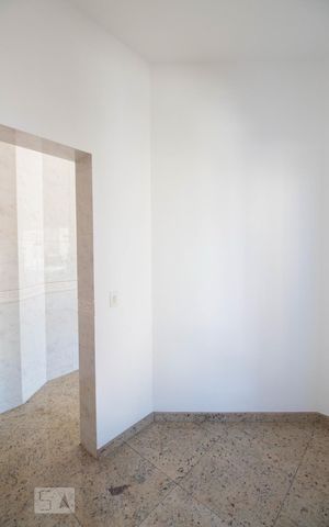 Casa à venda com 534m², 5 quartos e 8 vagas Casa à venda com 534m², 5 quartos e 8 vagasBanheiro da suíte 5 - closet